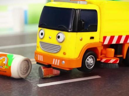 儿童动画:垃圾清洁车意外翻车,超级救援队改造,变身怪兽垃圾车#轻漫计划 #早教动画 #儿童动画 #益智动画 #动画 #动画小故事 #玩具汽车 #变形玩具 #工程车玩具 #3到6岁儿童益智早教动画