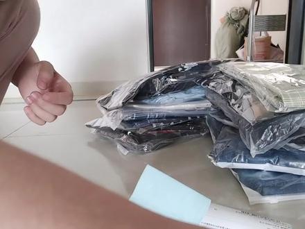 速卖通生意一天比一天差,记录一下我是如何挣扎的--坚持下去还是关店?
(P:昨天向公司提交了离职申请单,内心五味杂陈。家人朋友都安慰,人生都是在做选择,现在是小孩子健康最重要。我妈一开始也不让我辞职,但我昨天心情低落的说我辞职了也有点不舍,我妈安慰我:是的,你怎么舍得辞职了,是我我也舍不得,但是孩子也重要,先把孩子带大一点再去上班,说不定以后会更好,就算找不到更好的,钱少一点就少一点,健康最重要。)
