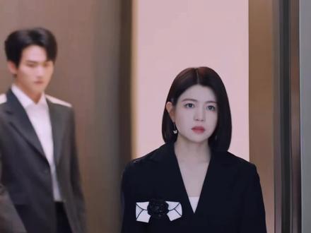 岑衿为了让李雾出国忍痛分手,两年后李雾回国眼底没有了爱意,全是对岑衿的恨!#陈妍希周柯宇 #高甜来袭 #因为一个片段看了整部剧