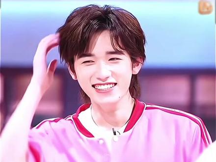 这是什么人间萌物啊~#宋亚轩 #甜系爱豆