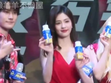 白鹿对张真源下意识的举动暴露了一切,带入真源,一定会记很久的吧#娱乐 #八卦 #娱乐圈 #白鹿#张真源