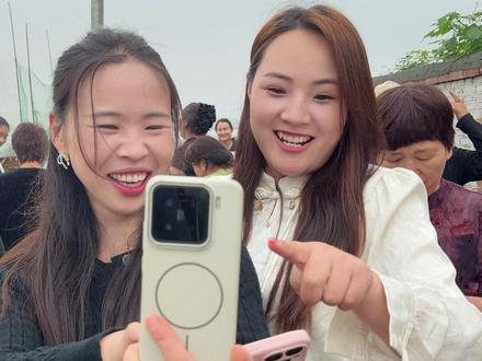 今天俺姐家办西瓜宴见到跟多电子姐妹太开心了,虽然平时都远隔千里但是见面时感觉都和相处很久的老朋友一样,跟高兴能见到你们,希望以后有机会可以见更多的姐妹……#幸福一家人周甜丽