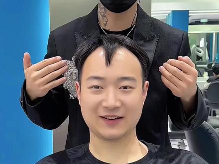 温岭来的兄弟必须笑着回去 #M额头高发际线#男生发型#碎盖摩根烫 #钢夹烫