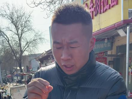 小伙浅聊点药蝈蝈 来听 #民间实拍 #摆摊 #蝈蝈 #点药 #鸣虫文化