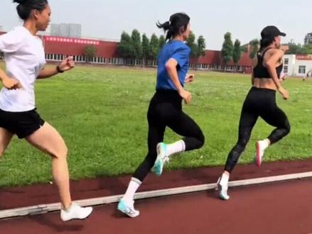 应广大网友要求,再发一遍女生八百米跑步满分技巧!#800米 #800米技巧 #运动 #中考体育