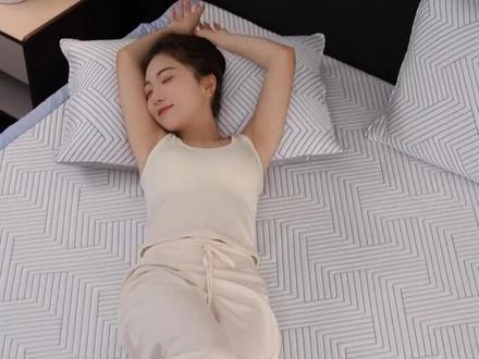 好睡眠需要好床品,夏日必备软凉席——顶柔凉席,凉而不冰,柔软亲肤,透气不闷,100%乙纶面料,让你凉爽整个夏天#凉席 #凉席夏天专用2026新款 #顶柔凉席 #凉席三件套