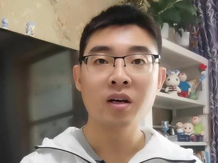 别慌!AI淘汰程序员?实测3个顶流AI后,我笑了
年初“AI取代程序员”的风刮得多猛?
我跟风把Cloude Code、Gemini2.5Pro、GPT5全试了个遍——
确实能写独立小功能,背代码挺像回事儿,可一到真项目就露馅!
上周优化个200行的函数,30多个代码文件里就改这部分,AI改完跟其他模块完全不兼容;
把所有上下文扔进去,结果测试报告全是瞎编的幻觉错误,还不如我自己改半小时!
现在的AI,也就干干初级程序员的基础活;
真到全局把控、精准适配的中高级需求,它连“改一行代码要考虑全系统”都不懂!
咱们程序员的核心从来不是写代码:
是抠业务细节的本事,是控项目全局的决策,是跟团队对接的沟通力——
这些能力,AI现在学不会,未来10年也学不会!
别被焦虑带偏了,AI顶多是个工具,想替代程序员?再等100年吧!#程序员 #ai #前端 #计算机 #真实生活分享计划