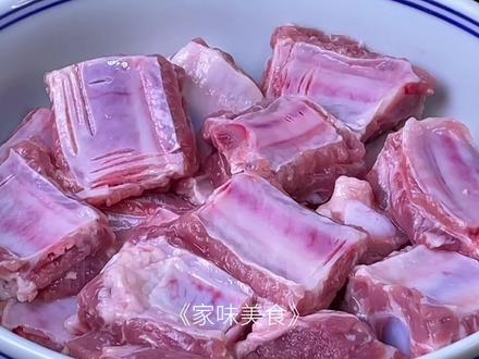 排骨里打入两个鸡蛋,不红烧不油炸,出锅瞬间变美食,太香了