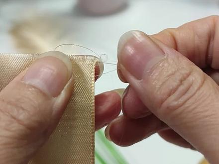 仿真芦苇花制作教程
视频里的是土豪金的颜色,还可以做多种颜色,也可以做双色的芦苇。 #宝妈 #家居摆件 #芦苇手工教程 ##永生花