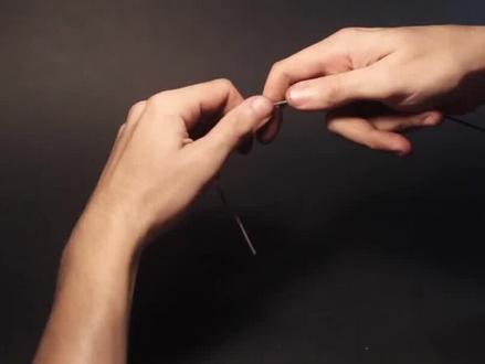 标题:《瑶瑶亦洲洲》86。
“黎殊那小白脸挺好的,人年轻长得好还是苗疆的大祭司,而且还挺能赚钱,他会对你很好。”“宋临是我虞卿洲这辈子唯一佩服的男人,但他身后的家族和势力太复杂,不合适。”“还有宋延和那掉毛鸟,前者人鬼殊途,后者太过于偏执疯狂,都挺不合适的,如果非要选一个的话,掉毛鸟会更听你的话,你嘴巴甜点,他会被你拿捏得死死。”我被虞卿洲这一番话给说得脑袋嗡嗡的,整个人的脑子在这一刻都好像停止了思考。不是,虞卿洲怎么好好的提到了黎殊和其他人?我怎么越听越觉得不对劲?他怎么有种交代遗言的感觉?我瞬间站了起来,双眼紧紧的盯着虞卿洲,而他的神色在此时却无比的平静。“虞卿洲,你什么意思?”我颤抖着声音问道。虞卿洲淡淡的回望着我,眸光温柔缱绻,他的声音很轻,“薛景瑶,你改嫁吧。”#虞卿洲#瑶瑶 #悬疑灵异 #文荒推荐 #小说推文 #续集更新中