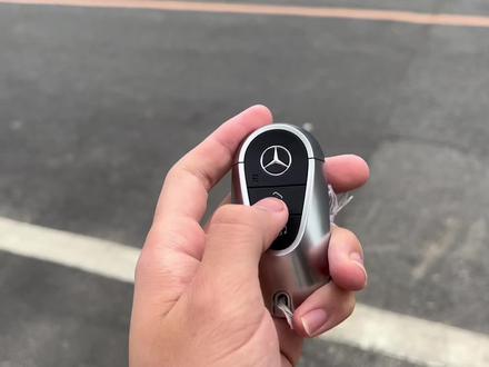 “如今奔驰C的底盘,像极了曾让无数宝马粉丝着迷的E90宝马3系 “#奔驰c260l #宝马325li