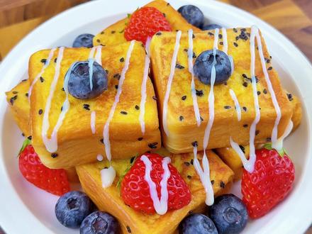 家里有小朋友上学的,早餐你就给他做这个蛋奶小吐司,简单营养又好吃,小朋友很喜欢#宝宝爱吃 #宝宝辅食 #早餐吃什么 #吐司面包