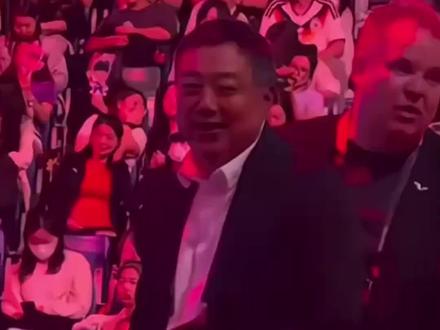 刘国梁现场见证莎莎晋级,笑得合不拢嘴:这丫头,真让人省心!#孙颖莎#刘国梁#新加坡大满贯