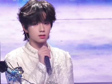 完全神颜来的#王橹杰 #whywhywhy #时代峰峻 #荣耀之战 #舞台