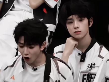 #橹穆 又给自己磕美了#271199 #王橹杰穆祉丞