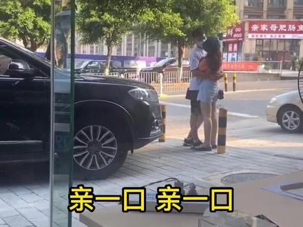 这是爱得好深哦,这才是真爱!#路人视角 #街头 #同城推荐