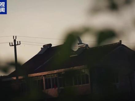 “故乡已早早知道今天我回来,她给我的款待,是暖暖炉火与饭菜。”春节暖心MV《遥遥故乡》伴着青年演员、歌手王俊凯治愈的歌声,穿越人海,回到念念不忘的故乡!欢迎回家!(来源:央视新闻)