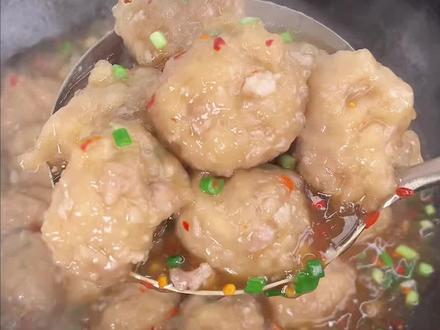 分享一道江西特色美食薯粉肉圆,吃起来香香糯糯,Q弹有嚼劲! 真的超级好吃#薯粉肉丸 #薯粉丸子 #江西美食