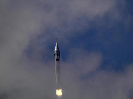 长十甲发射测试首飞见闻 2026年2月11日11时,我在文昌龙楼淇水湾山海天海岸边,用镜头见证了中国航天在文昌航天发射场成功组织实施了长征十号运载火箭系统低空演示验证与梦舟载人飞船系统最大动压逃逸飞行试验,标志着我国载人月球探测工程取得重要阶段性突破。#长征十号 #文昌航天发射场 #海南自贸港 #中国航天 #探月工程