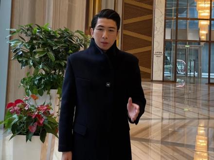 上海仲轩2026迎春拍卖会探库,看官窑重器。 明宣德青花西番莲纹内折枝花卉大碗,清乾隆青花缠枝莲纹六方贯耳瓶,清乾隆粉彩无量寿佛坐像,#上海仲轩 #拍卖会 #古董 #收藏 #官窑