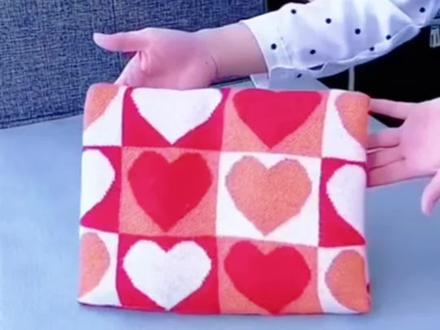 十二种衣服的叠法#收纳整理 #分享生活小技巧 #衣服的正确叠法 #日常生活小常识 @抖音小助手