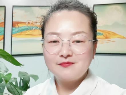 手机开票全流程
手机开发票很方便,不受时间和地点的限制,但很多伙伴说不会开。今天我们来说说手机开发票的详细步骤,欢迎点赞收藏,用到的时候点开看看哦。
打开手机——企业身份登录电子税务局——办查——发票使用——蓝字发票开具——立即开票——选择专票或者普票(注意开专票是要交增值税的,无论是个体户还是公司)——输入购买方信息,如果开给自然人,右侧按钮点开——输入购买方名称——自动带纳税人识别号——输入地址、电话、开户行、账号信息——销售方信息一般是自动带出的,如需要补充也可以自行填写,但名称和税号是固定不变的——选择开票信息是否含税,一般情况都是含税的——添加项目明细,项目明细可以预先把常用的开票项目,提前设置好——输入项目名称例如复印费——金额100、税率1%、税额自动带出0.99——点击确定——如发现错误可点击编辑按钮重新输入——确认无误可预览发票——点击发票开具——确认开具。显示开票成功,可选择下载PDF后,直接发给客户就可以啦。#涨知识 #会计 #手机 #手机开发票 #发票 @我要上热门 @DOU+小助手 @DOU+上热门 @志远说会计