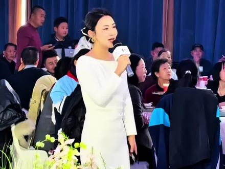 年轻人喜欢的婚礼答谢宴,新婚答谢宴它来了!现场版,除了嘉宾发言剪辑出去了,其他的全流程全台词都有,直接抄作业,记得点赞收藏!(当然,流程不是固定,可以根据新人要求随时调整)#婚礼答谢宴 #婚礼 #答谢宴 #备婚 #兰州主持人麦田