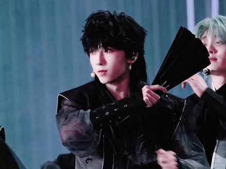 江湖上出现了一个肆意张扬的少年。杨博文12.26《骁》4k直拍
#杨博文 #新年音乐会 #TF家族