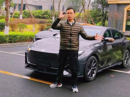 UNI-V自动泊车一键召唤实测,用钥匙把车子遥控出来!#dou是好车 #带你懂车 #自动泊车 #智能长安 #星河创造营 #univ