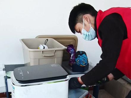 儿童迷你洗衣机拆卸清洗教程,适用于“海信、伊莱克斯、澳柯玛”等卡扣式上开盖波轮洗衣机,如果觉得小梁的视频有帮助,可以点赞收藏加关注。#家电深度清洗 #儿童洗衣机清洗教程#家电清洗培训 #洗衣机清洗 #开封同城