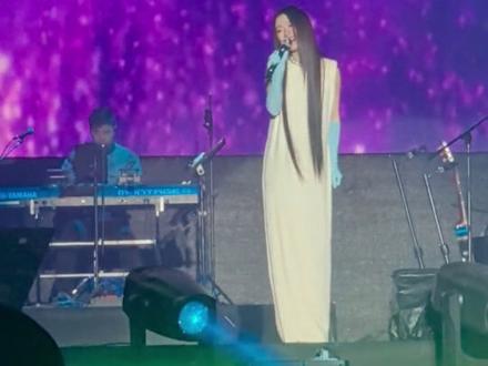 北草音乐节单依纯专场 🥹7小时,你值得!急头白脸地做一个单姐音乐节专场来戒断😭#单依纯 #北京草莓音乐节 #还你茉莉 #向日葵朝着夜 音乐节首听👂就这么一直唱过去吧~