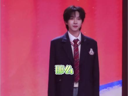 #贺峻霖拿MVP也被桃黑黑语音洗脑 可以开始夸小贺了 #贺峻霖 #时代少年团 #王者荣耀电竞春晚 #王者荣耀马年全明星表演赛