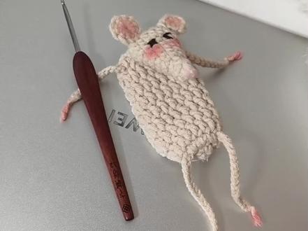 《老鼠干》钩织,含图解教程
#毛线钩织 #老鼠干钩织 #手工diy #谁还没个隐藏技能 #这是什么动物有人认识吗