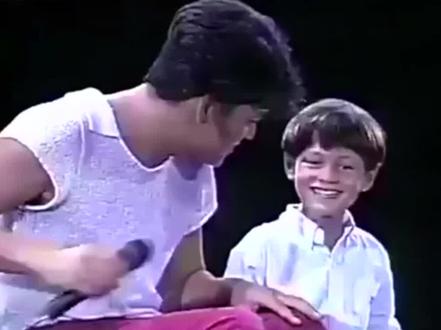 #周华健与混血儿子同唱亲亲我的宝贝# 不论你多大 在父亲眼里你永远是他的宝贝