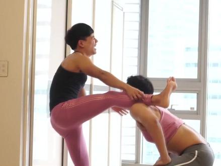 弟弟偷穿姐姐打底裤,姐姐崩溃了(2)#搞笑
#整蛊 #娱乐