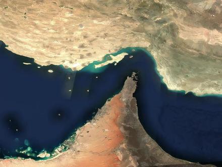 霍尔木兹海峡:弯弓搭箭,锁住世界的“油喉”#霍尔木兹海峡 #伊朗 #石油 #地理