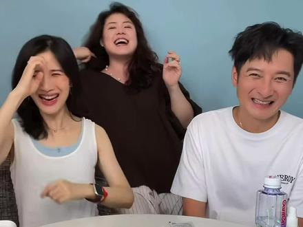 非常赞同维嘉老师的追偶像观点!!
真的喜欢一个偶像,就应该保持距离,学会尊重!而不是一直打听隐私,侵犯隐私...所有ss都学学吧,过度窥探就是心理变态了...真心建议看医生而不是追星。。#papi酱 #维嘉 #李维嘉 #追星