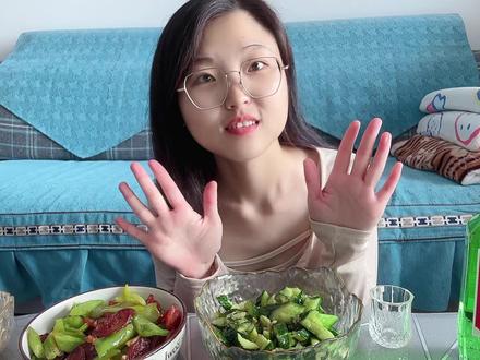 今天又长见识了!绿色的酒-杨林肥酒~ #喝酒日常 #记录生活日常吃饭 #微醺时刻#拒绝焦虑