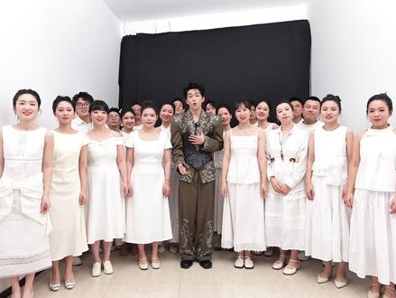 祝大家2026顺!顺!顺!
#黄子弘凡 #抖音美好跨年季#抖音美好惊喜夜#杭州青年合唱团@抖音美好惊喜夜 @抖音美好跨年季 @黄子弘凡 @黄子弘凡工作室