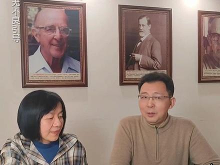 梦见被蛇咬是怎么回事?心理学给你科学解释 梦见被蛇咬,不要盲目迷信是坏事,心理学意义上可能是你的潜意识在用最强烈的方式提醒你:生活中某个领域正在让你感到“受伤”#梦见蛇 #蛇 #解梦心理学 #心理 #精神分析