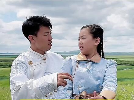 #蒙古草原歌曲 #创作者中心 #创作灵感 阿古达木徒弟白郡安和马文雅同唱草原歌曲“忘不了,你喜欢谁的声音!