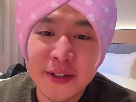 咱就是说大妹子咱现在是大明星了,咱对自己好点吧#名模坤 #名模坤直播