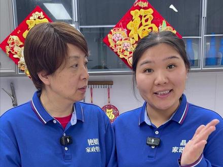 每天都要穿的衣服,洗不对不仅容易发黄、变形、有异味,还会越穿越旧。其实不用贵价洗涤剂,掌握几个简单小技巧,就能让衣服持久干净、柔软如新,居家过日子超实用!#洗衣 #污渍轻松去除 #居家妙招 #实用技巧 #妙招分享