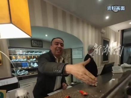徐福记酥心糖“征服”米兰前台小哥,见中国游客就“求代购”,徐福记暖心回应(编辑 陶黑黑 实习生 西米露)
