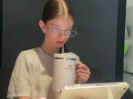 #萌脸烧 #sofiacoolgirl 什么叫萌脸烧@Soficoolgirl @抖音媒体内容优推官 @DOU+小助手 @生活服务热点中心 @抖音热点 @DOU+上热门