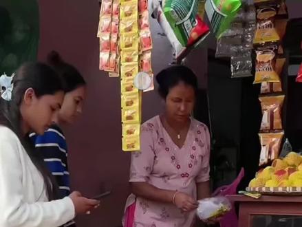 咖喱姐给三号家买了啥?#咖喱姐#尼泊尔咖喱姐 #咖喱姐直播录屏回放 #咖喱姐与卷卷 #咖喱姐与卷卷