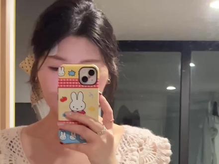 钩织小白也能做的绝美披肩7视频教程这条蕾丝披肩,温柔又百搭
✨春天配小裙子真的绝了~
🧵线材@苏苏姐家官方旗舰店 单股钩织
🧶驼颜 02
🪡2钩针 2.5mm
#钩织披肩#钩织披肩教
#钩织 #钩针编织 #披肩钩织教程