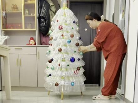 幼儿园亲子作业用矿泉水瓶子做手工
明天要去幼儿园当显眼包啦