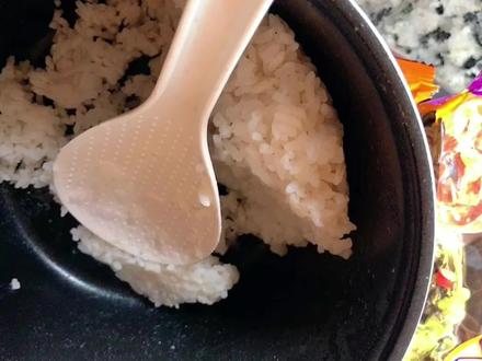 厨房小白尝试泡面粥,味道稀奇的狠,大家可以试试看噢 #在家做美食 #黑暗料理 #美食vlog #一人食记 #家常菜 #一日三餐人间烟火