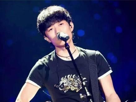 赵雷一生最大的遗憾,莫过于成名后妈妈却不在了 #赵雷 #妈妈 #励志